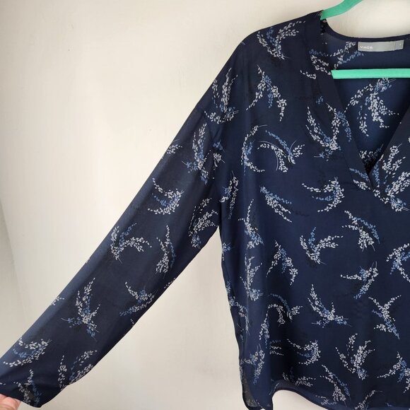 Vince Navy Blue Sprig Floral Print V-Neck Popover Blouse sz M - Picture 4 of 10
